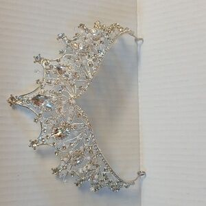 Tiara rhinestone and crystal